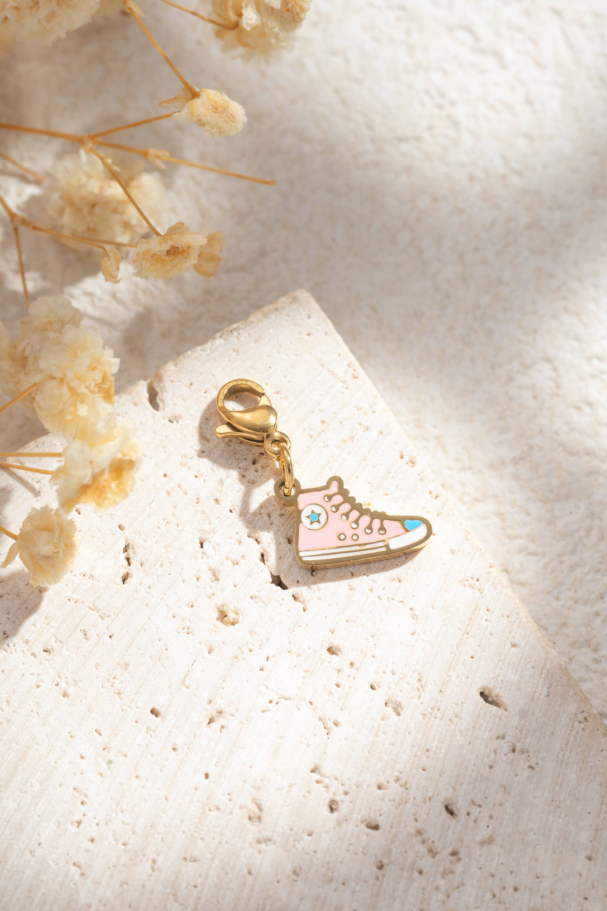 Ciondoli sneaker rosa dorato smalto colorato carini personalizzabili